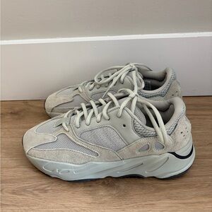 Adidas Yeezy Boost 700 - Salt